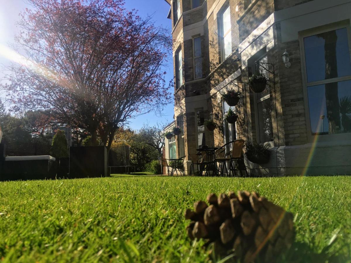 Applewood Hotel Bournemouth Bagian luar foto